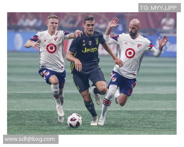 全球足球明星精彩瞬间全景展示与回顾合集