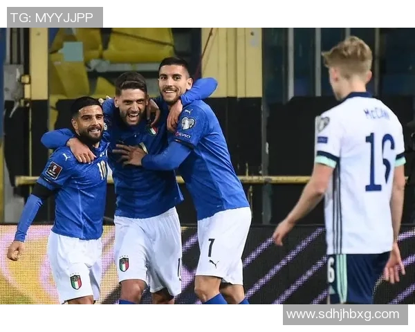 意大利足球明星超清壁纸精选展现球场风采与激情瞬间的视觉盛宴