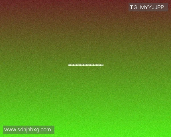 紫色战袍下的足球明星是谁他在球场上的传奇故事与成就